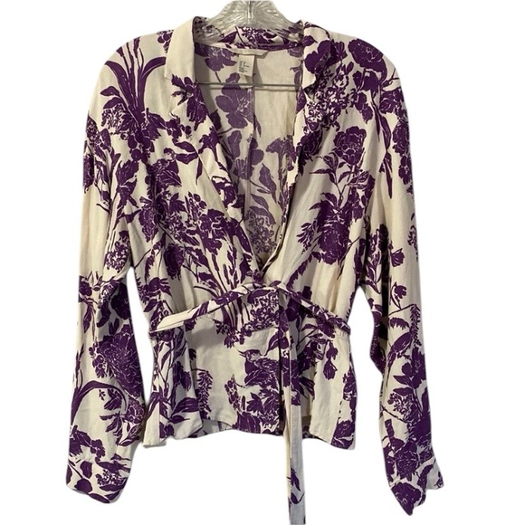 H&M Tops - H&M blouse long sleeve size 8 color white and purple